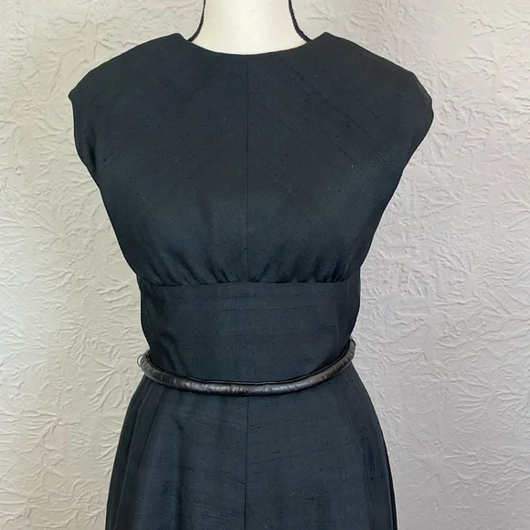 Vintage Sleeveless Back Button Dress - Picture 5 of 12
